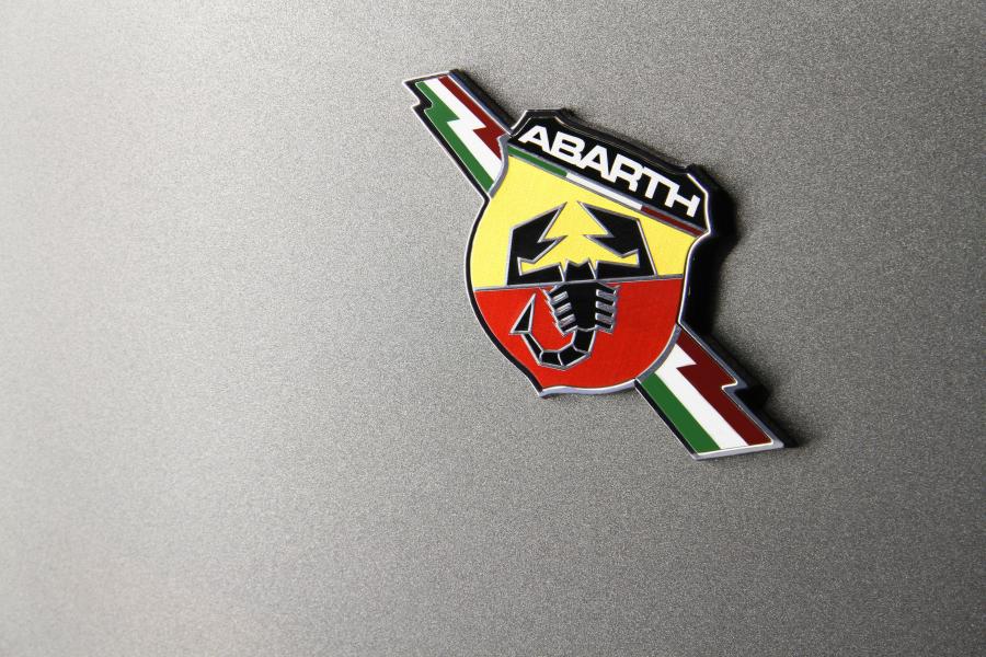  Abarth 500C 2012 года  (ZA) (фото 9 из 14)